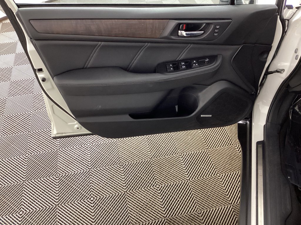 Used 2019 Subaru Outback 3.6R Limited image 16