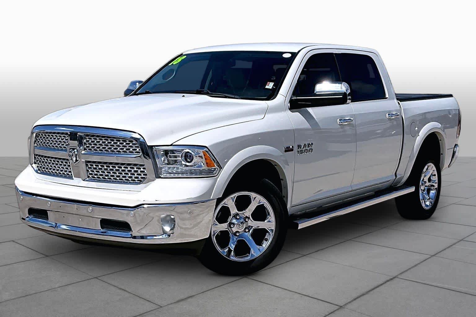 Used 2018 RAM 1500 Laramie w/ Convenience Group AWD/4WD image 3