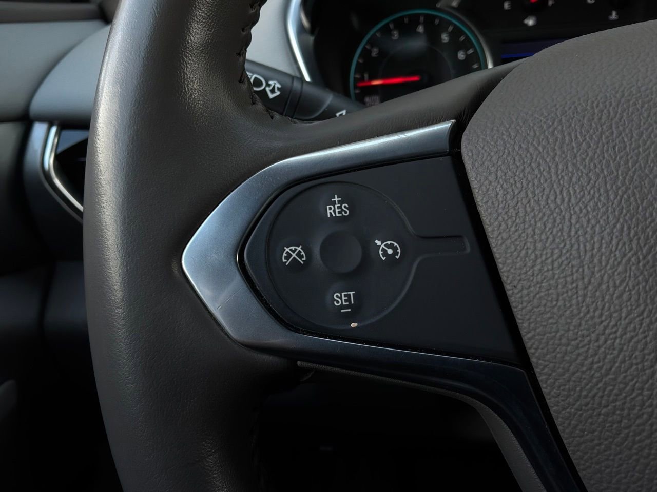 Used 2020 Chevrolet Traverse LT FWD image 39