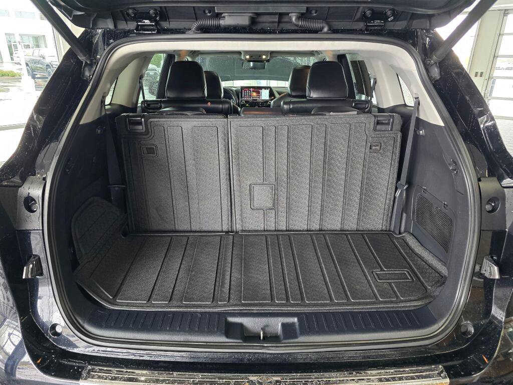 Used 2021 Toyota Highlander Platinum image 16