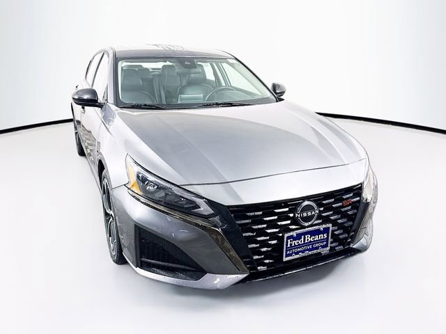 Used 2024 Nissan Altima 2.5 SR image 1