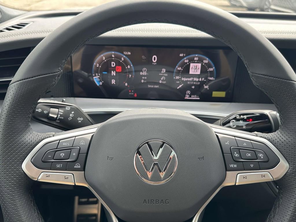 New 2026 Volkswagen Tiguan SE R-Line FWD image 17
