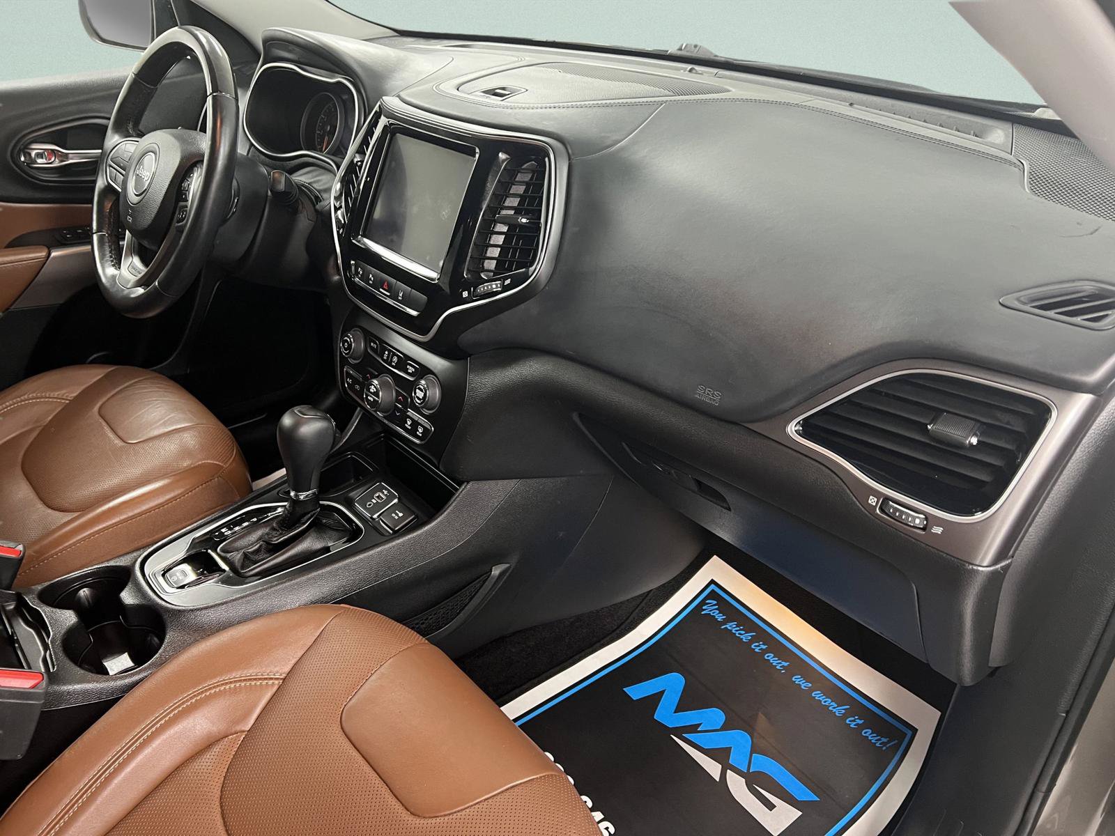 Used 2019 Jeep Cherokee Overland w/ Technology Group FWD image 41