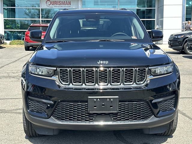 Used 2023 Jeep Grand Cherokee Laredo image 6