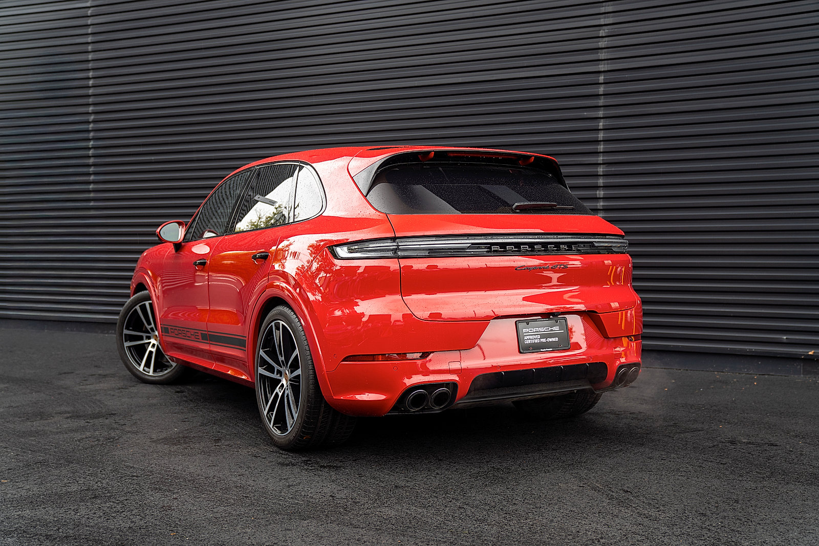 Used 2025 Porsche Cayenne GTS AWD/4WD image 3