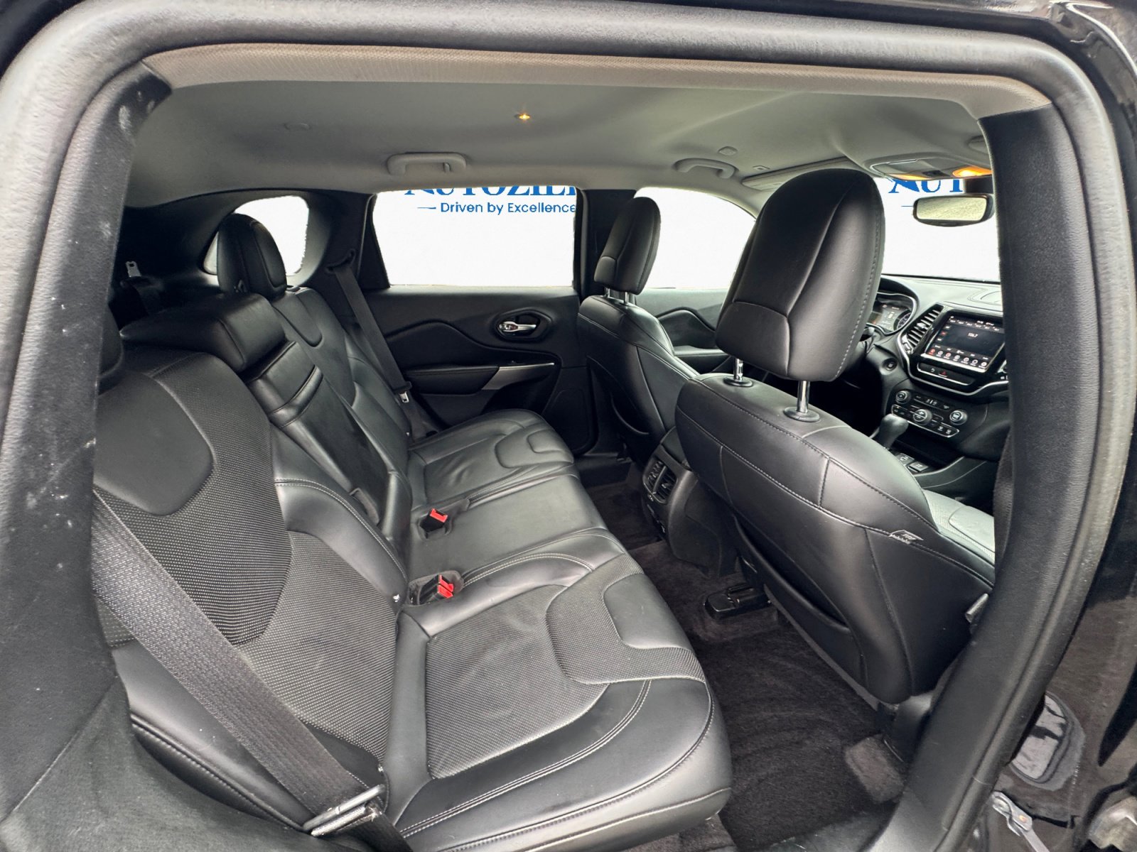 Used 2019 Jeep Cherokee Limited FWD image 12