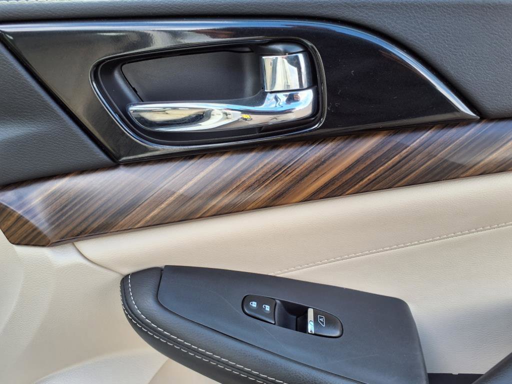 Used 2018 Nissan Maxima Platinum image 9