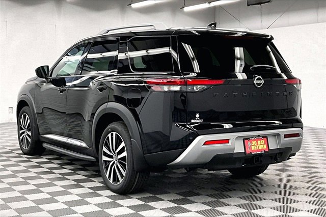 New 2025 Nissan Pathfinder Platinum image 3