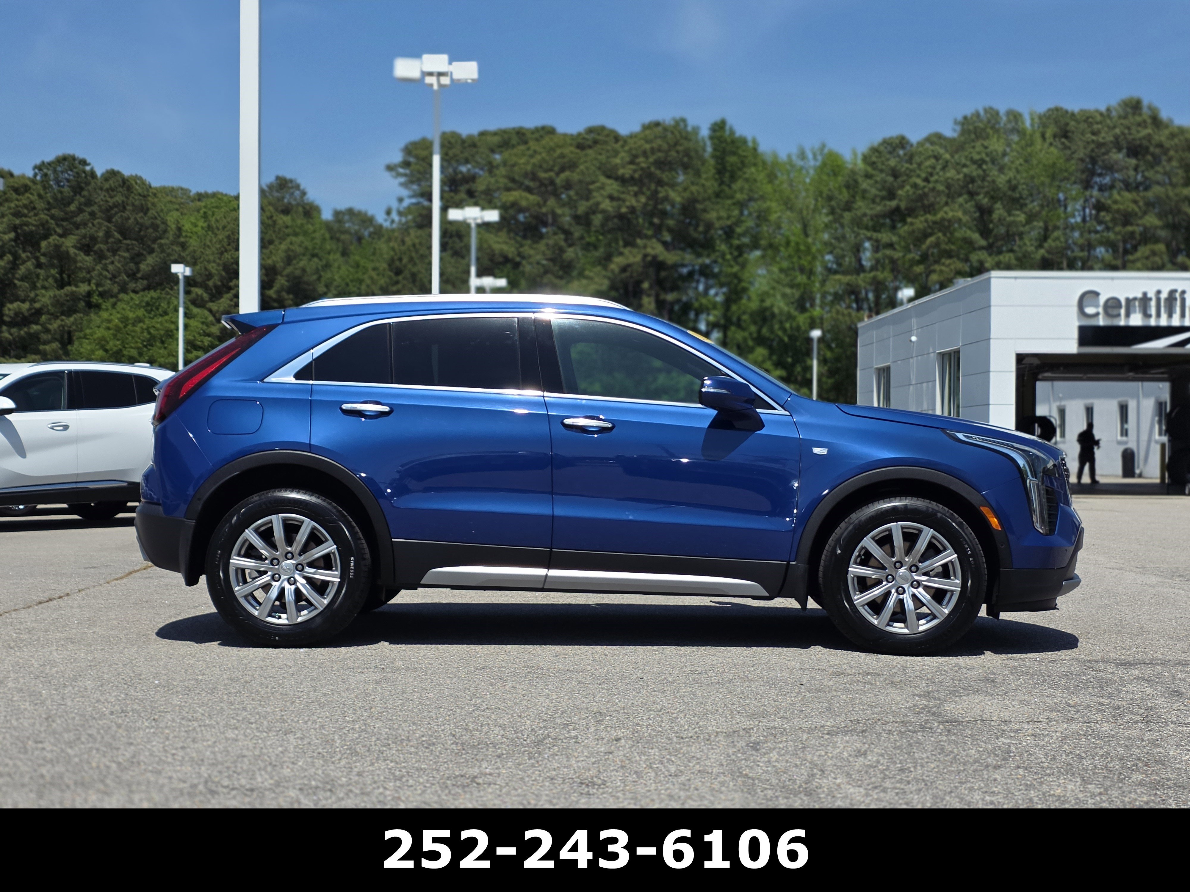 Used 2023 Cadillac XT4 Premium Luxury w/ Enhanced Visibility Package FWD image 8