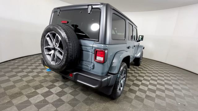 Used 2024 Jeep Wrangler Unlimited w/ Convenience Group AWD/4WD image 6
