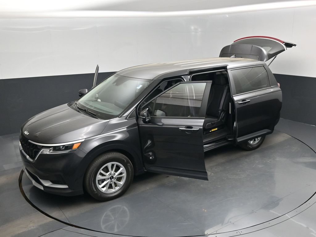 Used 2024 Kia Carnival LX image 20