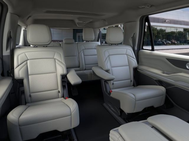 New 2026 Lincoln Navigator L Premier AWD/4WD image 12
