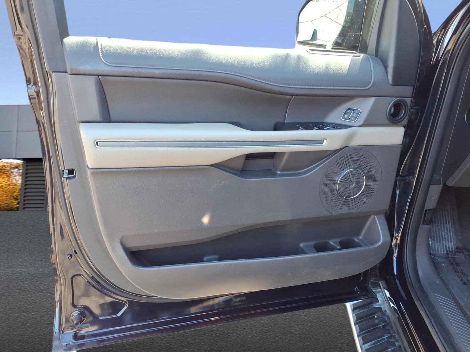 Used 2021 Ford Expedition Max XLT image 15