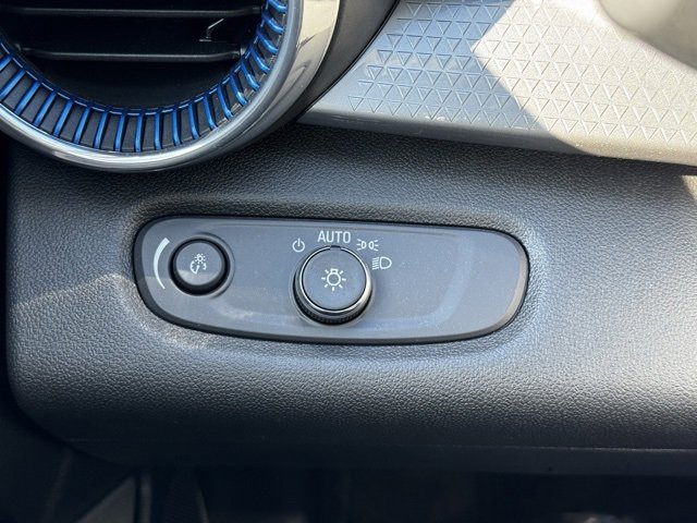 Used 2025 Chevrolet Trax LT image 28