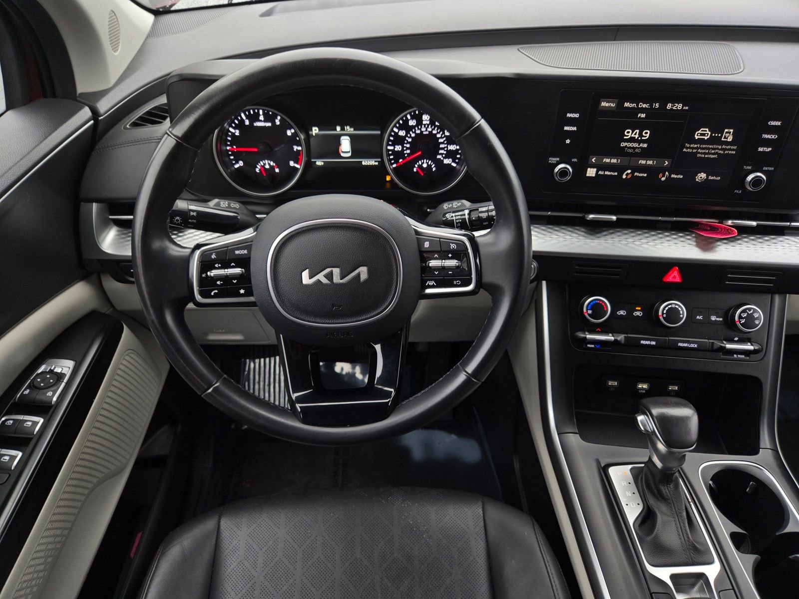 Used 2024 Kia Carnival LX image 13