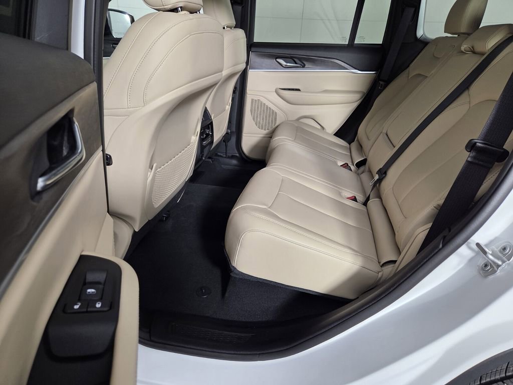 Certified 2025 Jeep Grand Cherokee Limited image 25