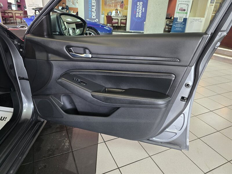 Used 2020 Nissan Altima 2.5 S FWD image 12
