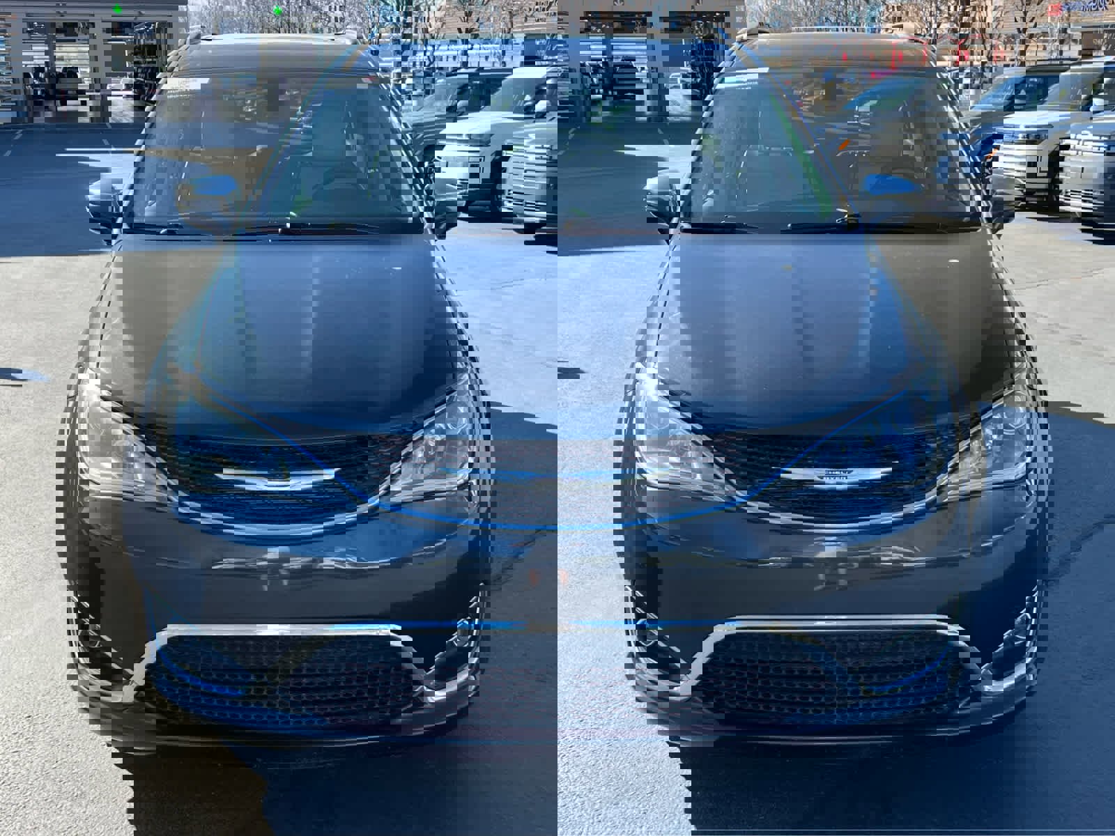 Used 2020 Chrysler Pacifica Limited image 3