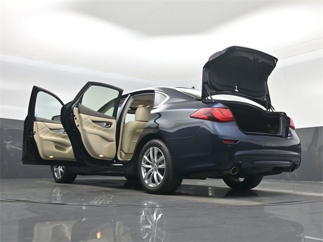 Used 2017 INFINITI Q70 3.7 image 66