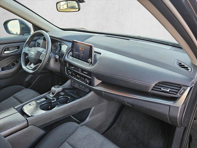 Used 2025 Nissan Rogue SV image 21