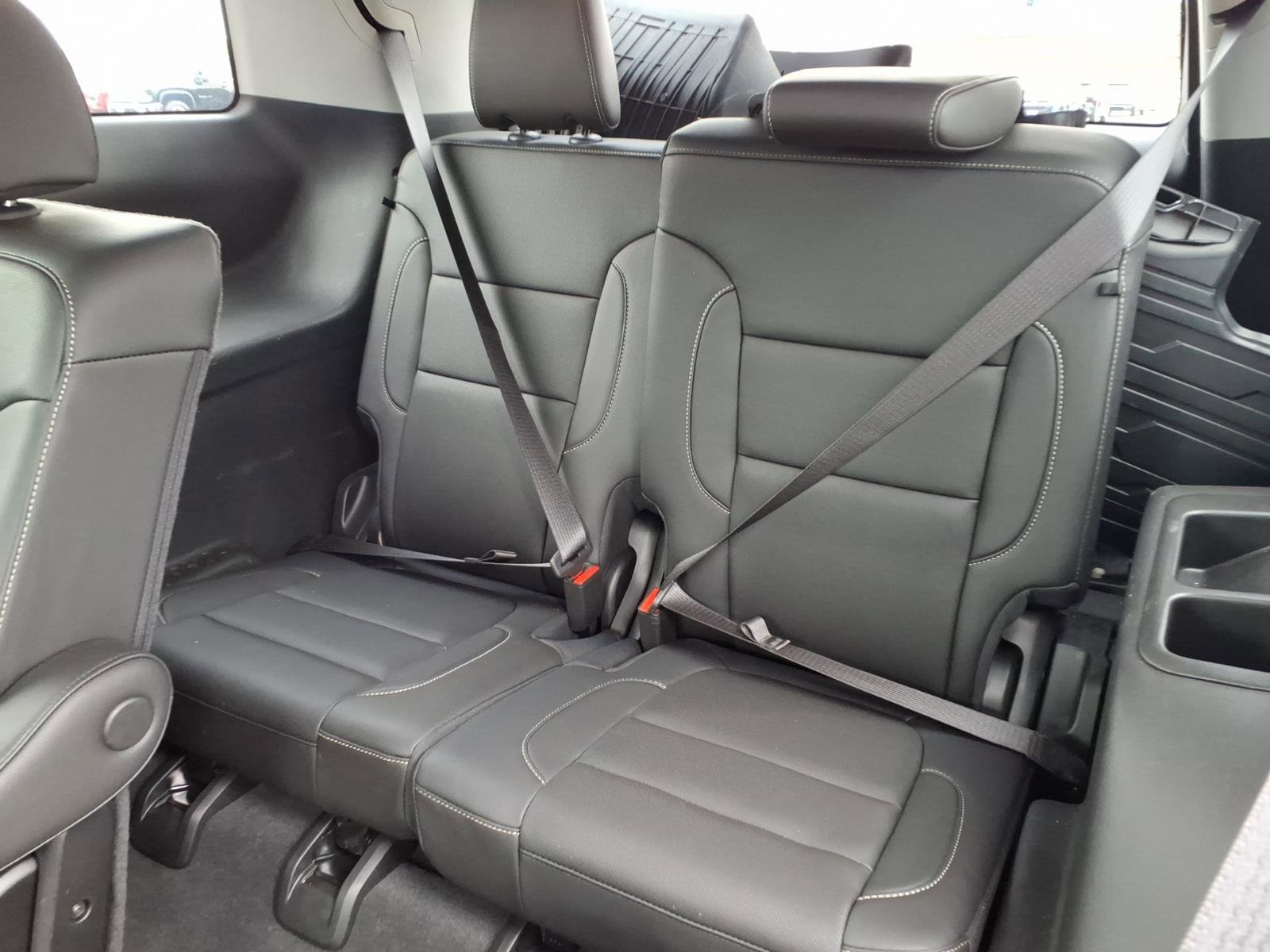 Used 2023 GMC Acadia SLT w/ LPO, Floor Liner Package FWD image 27