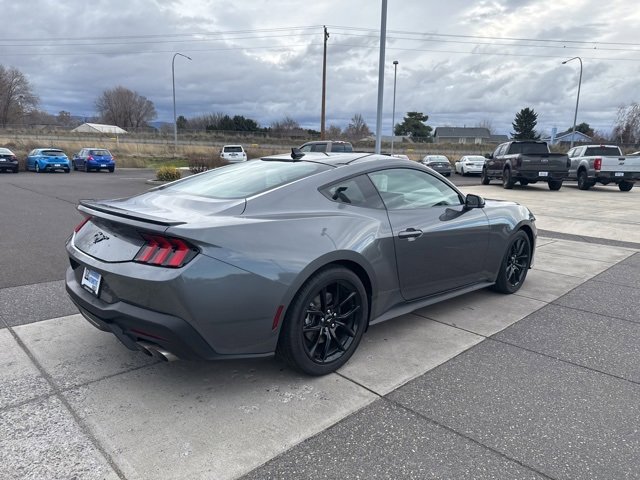 Used 2025 Ford Mustang Premium image 6