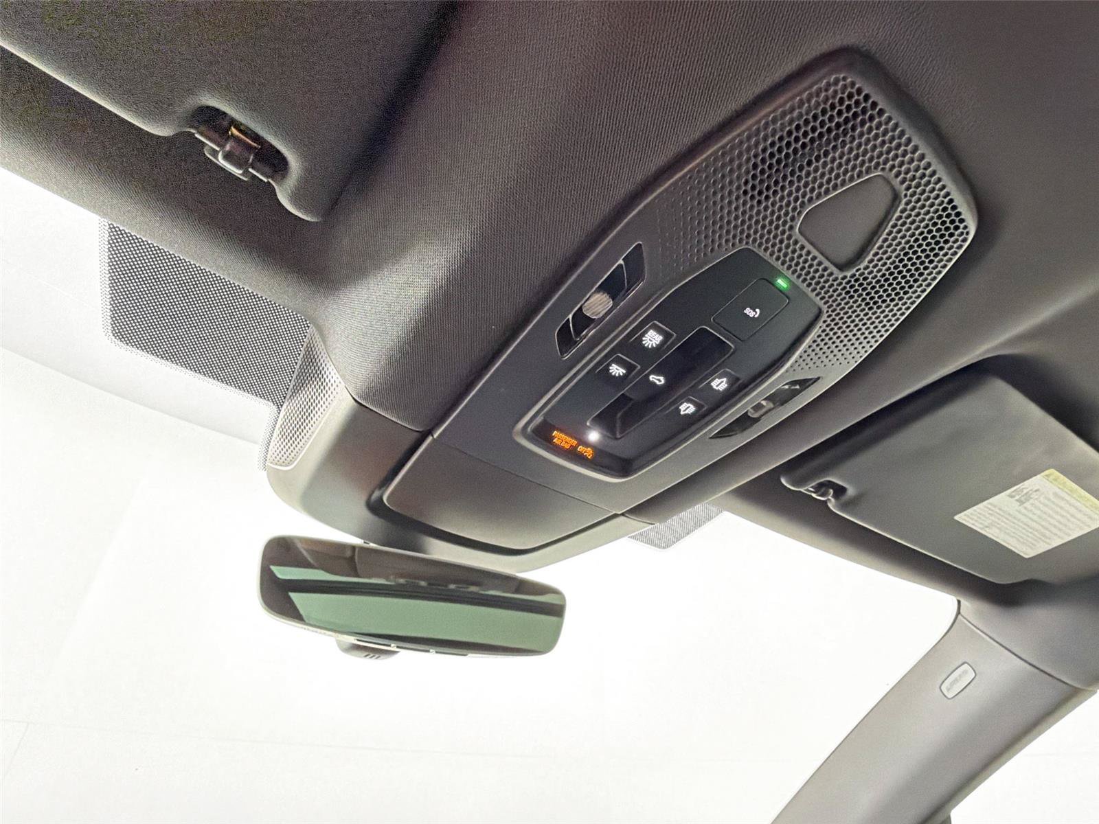 Certified 2025 Porsche Macan Electric RWD image 25