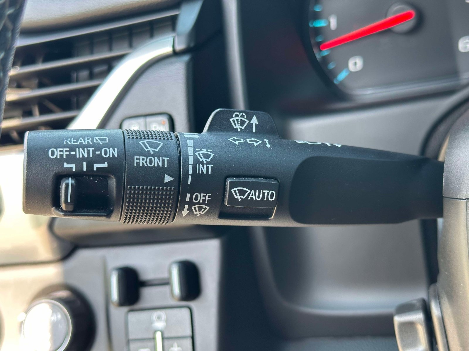 Used 2020 Chevrolet Suburban Premier w/ Premier Plus Edition image 18