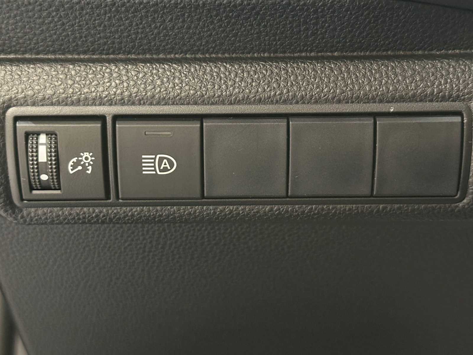 Used 2021 Toyota Corolla SE w/ SE Premium Package FWD image 18