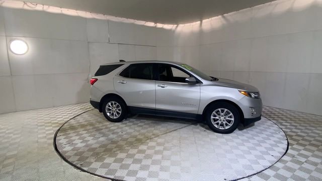 Used 2020 Chevrolet Equinox LT w/ Driver Convenience Package FWD image 4