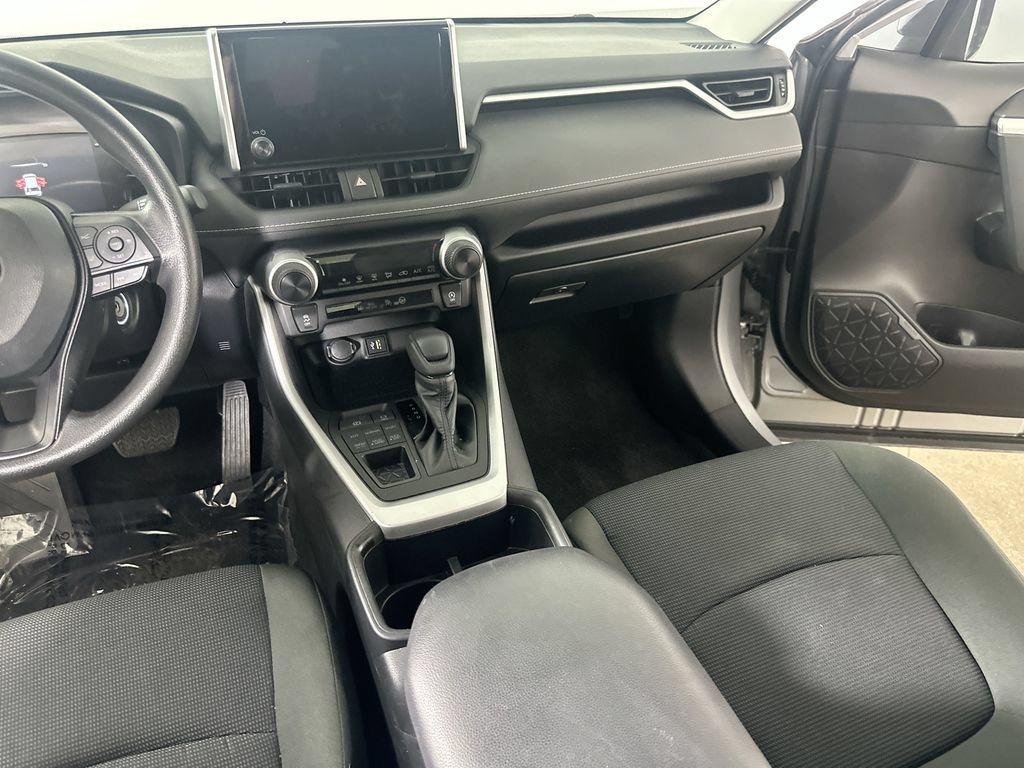 Used 2023 Toyota RAV4 LE AWD/4WD image 21