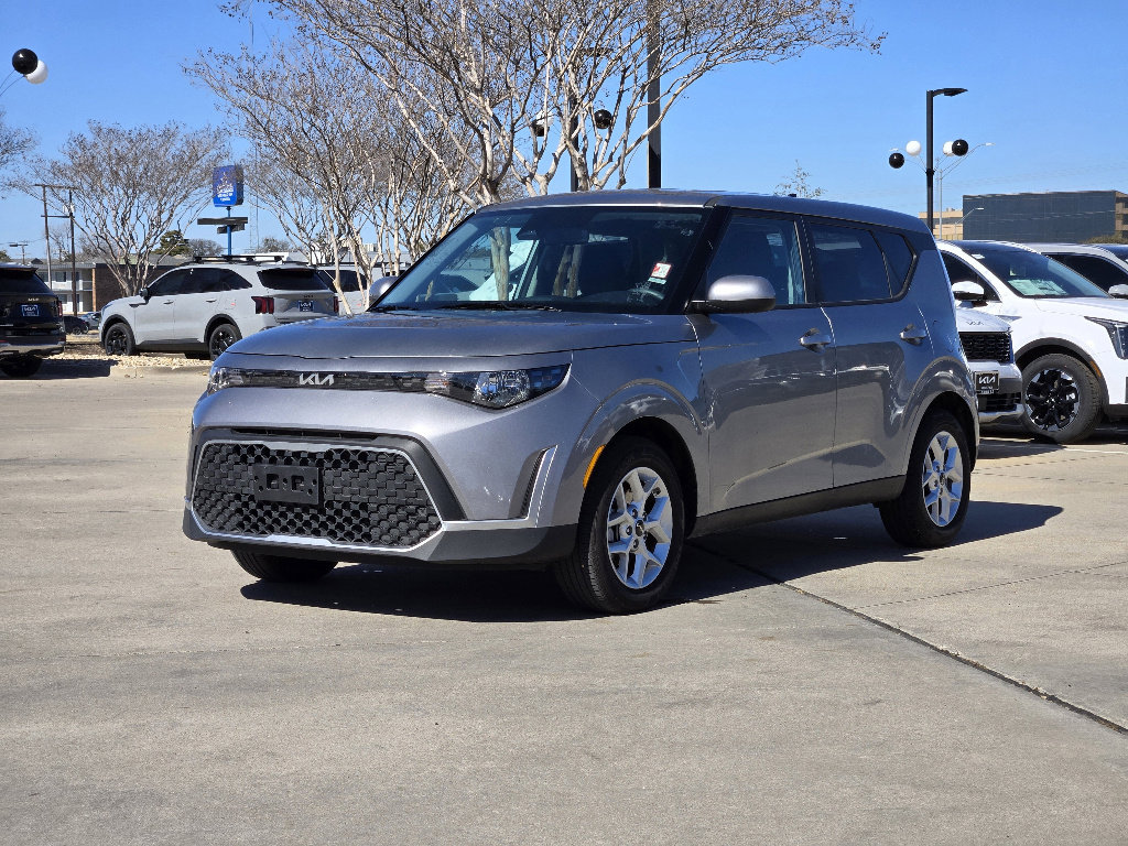 Certified 2025 Kia Soul S image 2