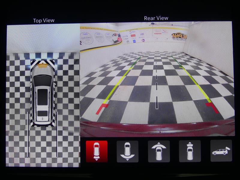 Used 2023 Chrysler Pacifica Limited AWD/4WD image 11