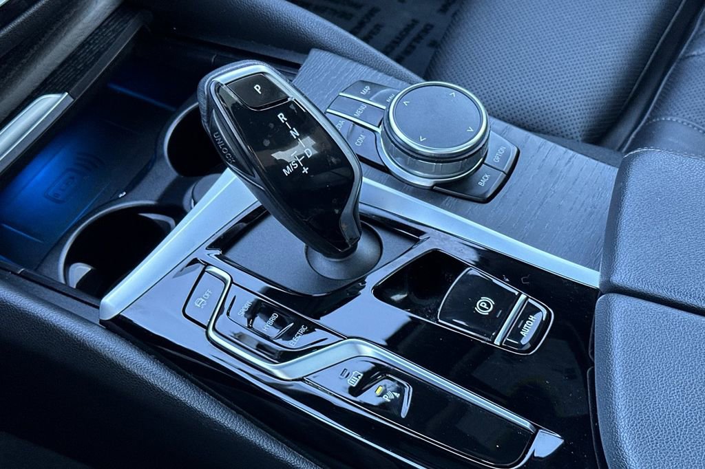 Used 2023 BMW 530e w/ Convenience Package image 23