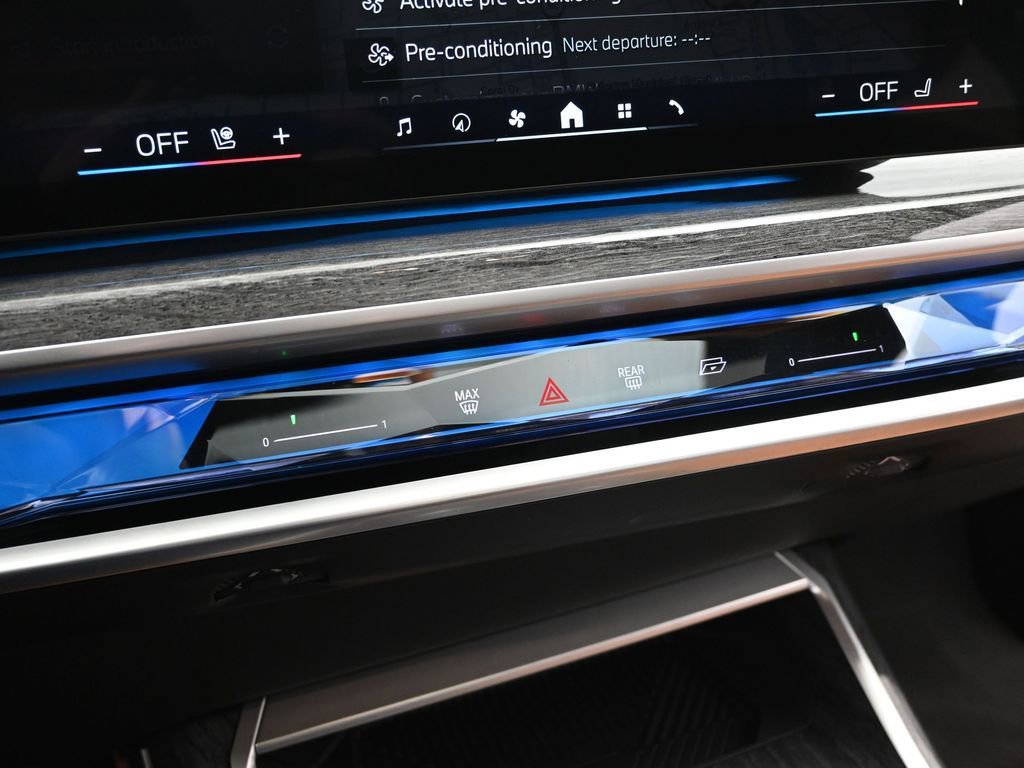 Used 2023 BMW 740i w/ Parking Assistance Package image 15