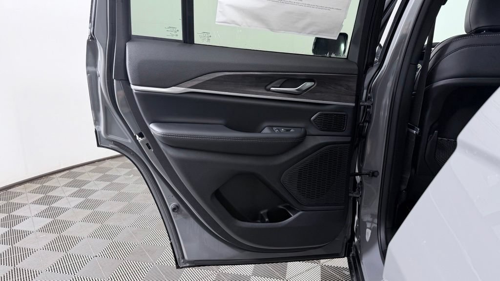 New 2027 Jeep Grand Cherokee Limited AWD/4WD image 29