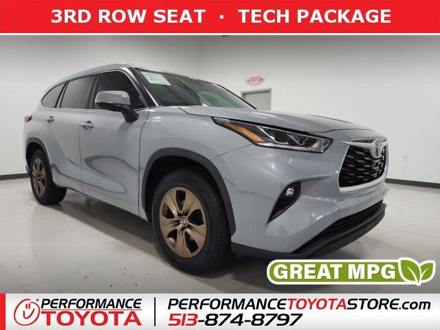 Used 2022 Toyota Highlander Bronze Edition image 1