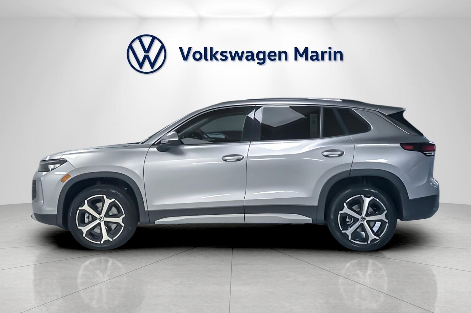 New 2025 Volkswagen Tiguan SE image 2