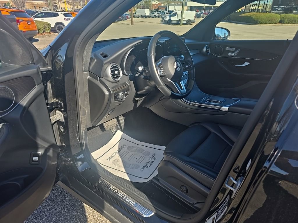 Used 2021 Mercedes-Benz GLC 300 4MATIC w/ Premium Package image 12