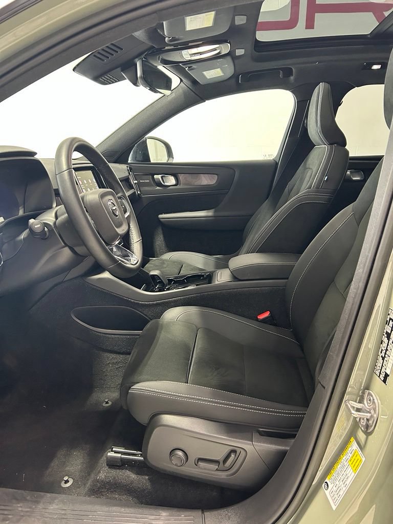 Used 2023 Volvo XC40 Recharge Ultimate AWD/4WD image 10
