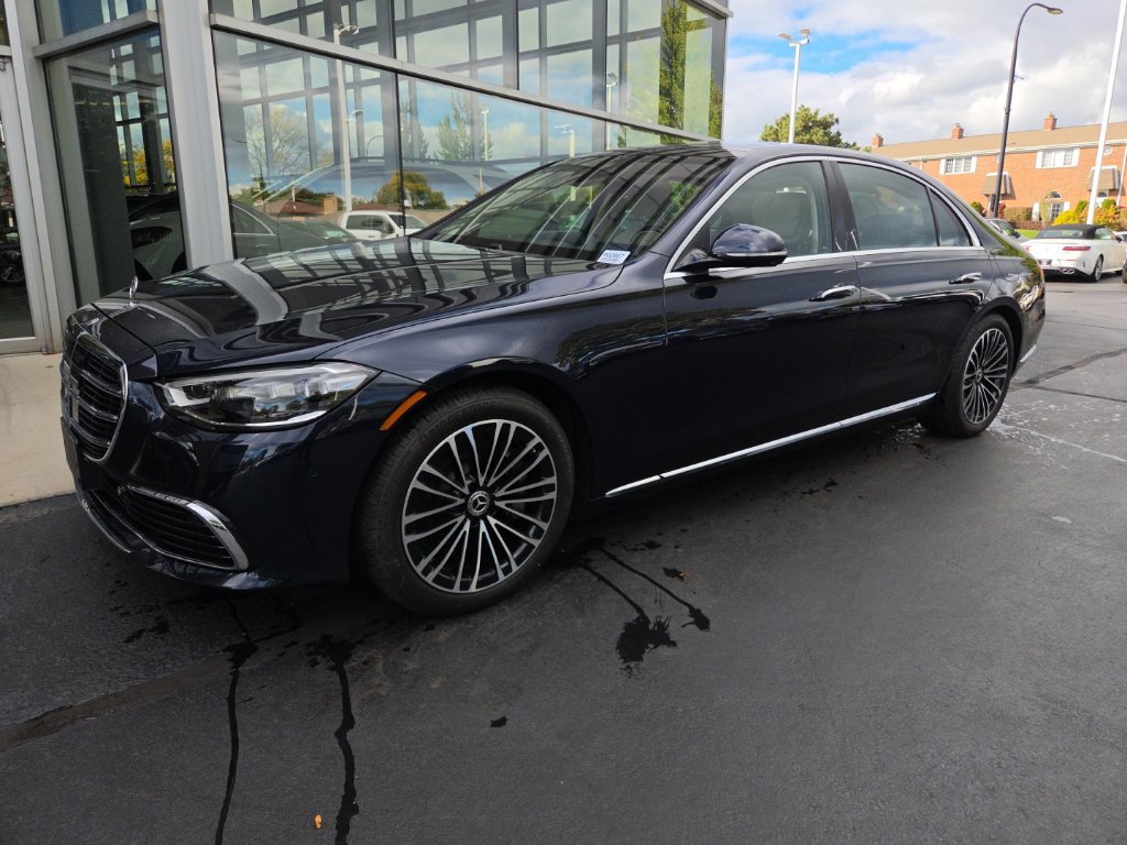 Used 2025 Mercedes-Benz S 580e 4MATIC Sedan image 1