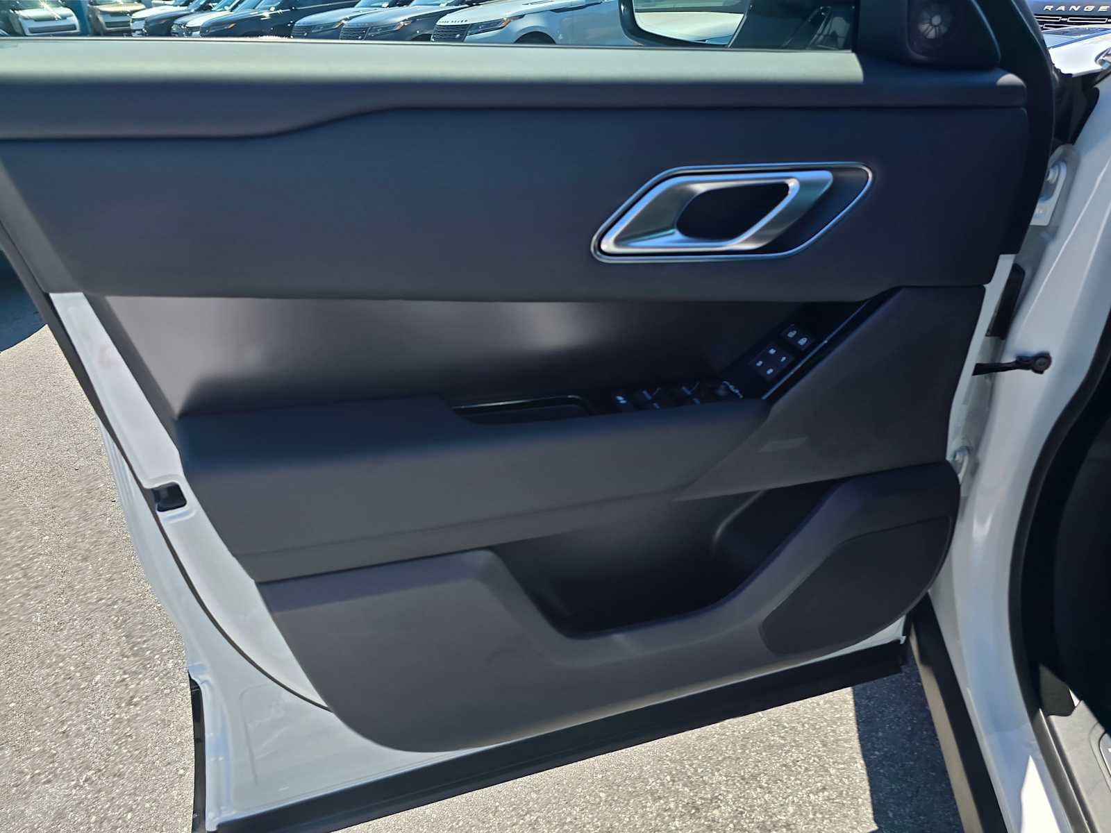 Used 2026 Land Rover Range Rover Velar Dynamic SE image 23