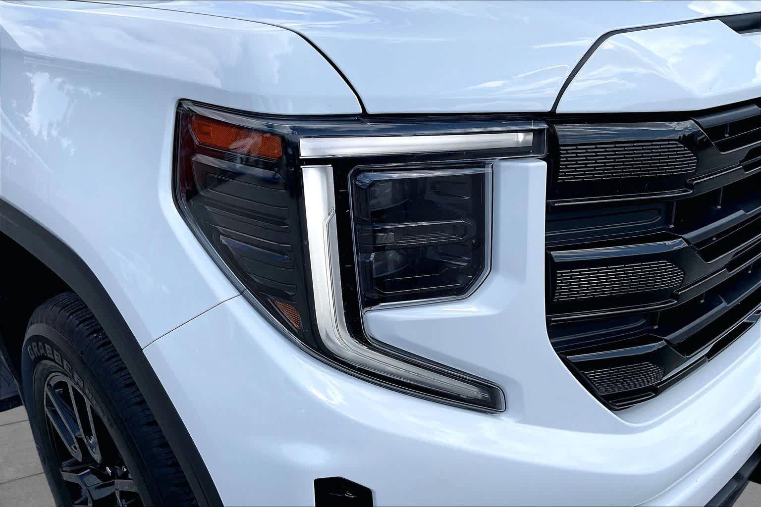 Used 2024 GMC Sierra 1500 Elevation w/ LPO, Elevation Black Package AWD/4WD image 26