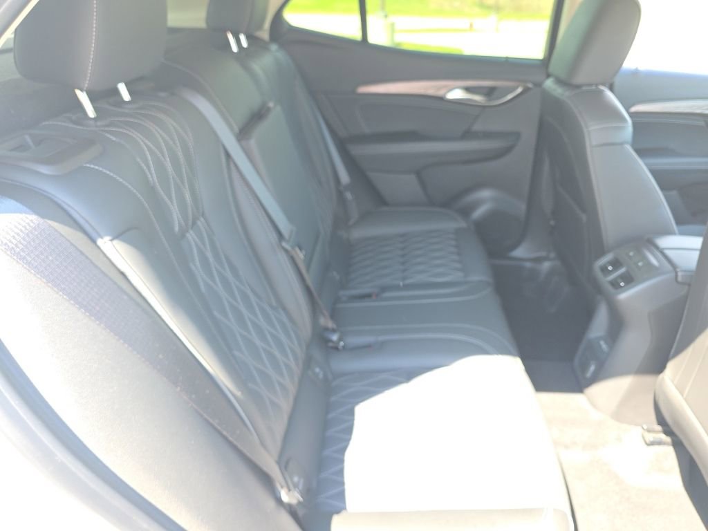 Used 2022 Buick Envision Avenir w/ Technology Package II image 20