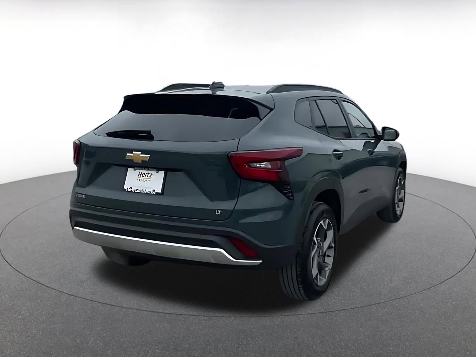 Used 2025 Chevrolet Trax LT w/ LT Convenience Package image 14