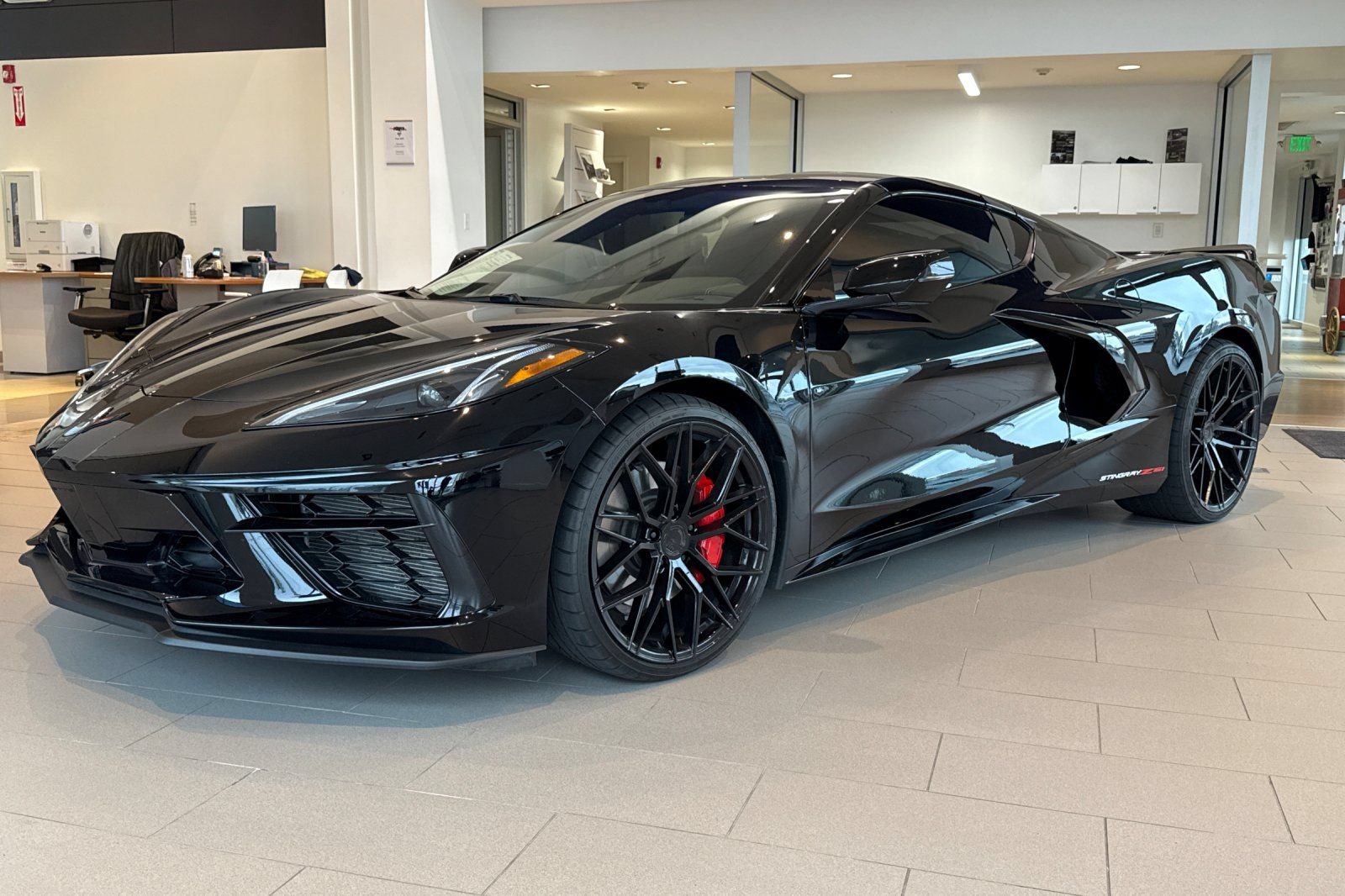 Used 2022 Chevrolet Corvette Stingray Coupe w/ Z51 Performance Package RWD image 2