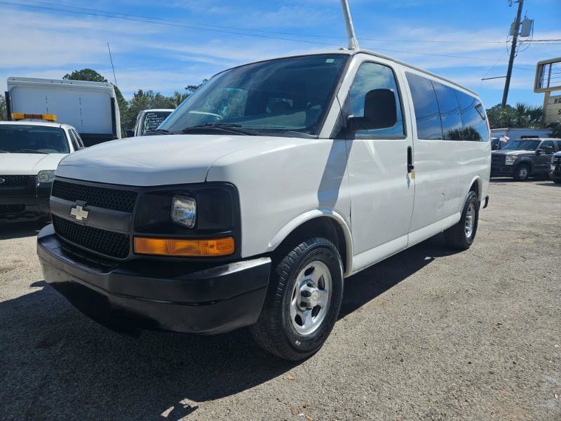 Used 2008 Chevrolet Express 1500 Passenger RWD image 2