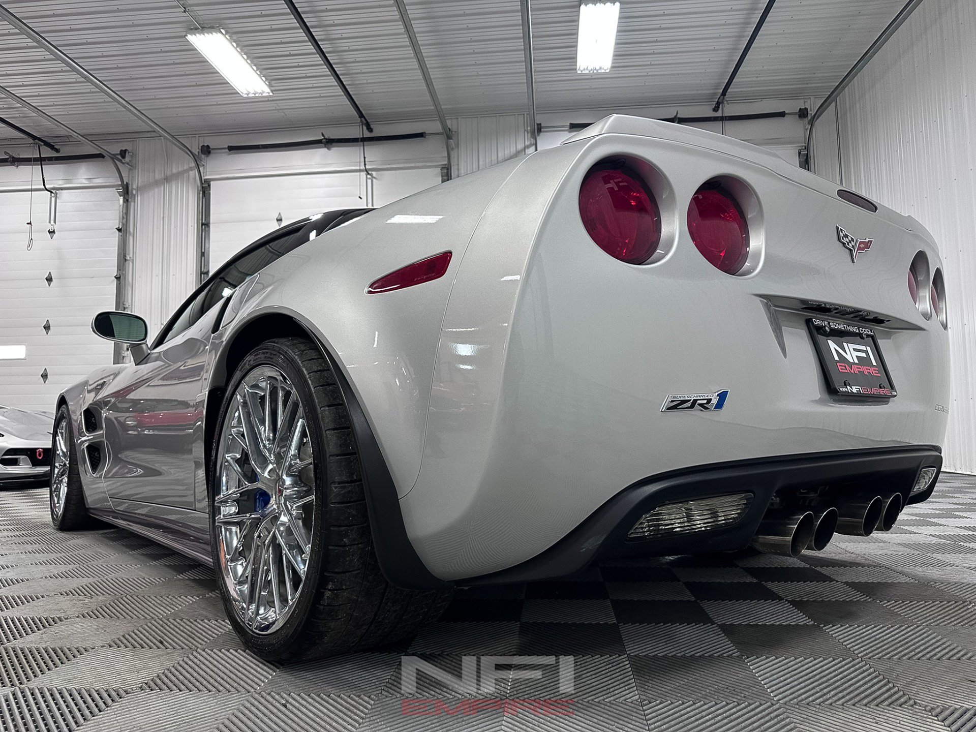 Used 2009 Chevrolet Corvette ZR1 w/ Preferred Equipment Group RWD image 21