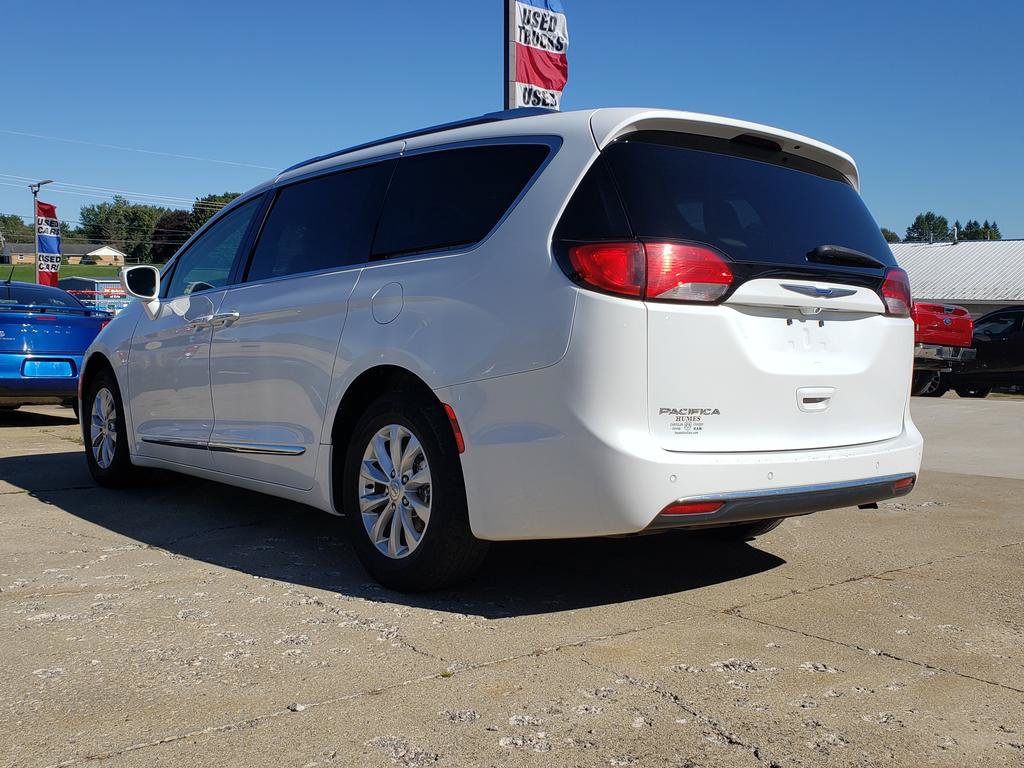 Used 2018 Chrysler Pacifica Touring-L FWD image 6