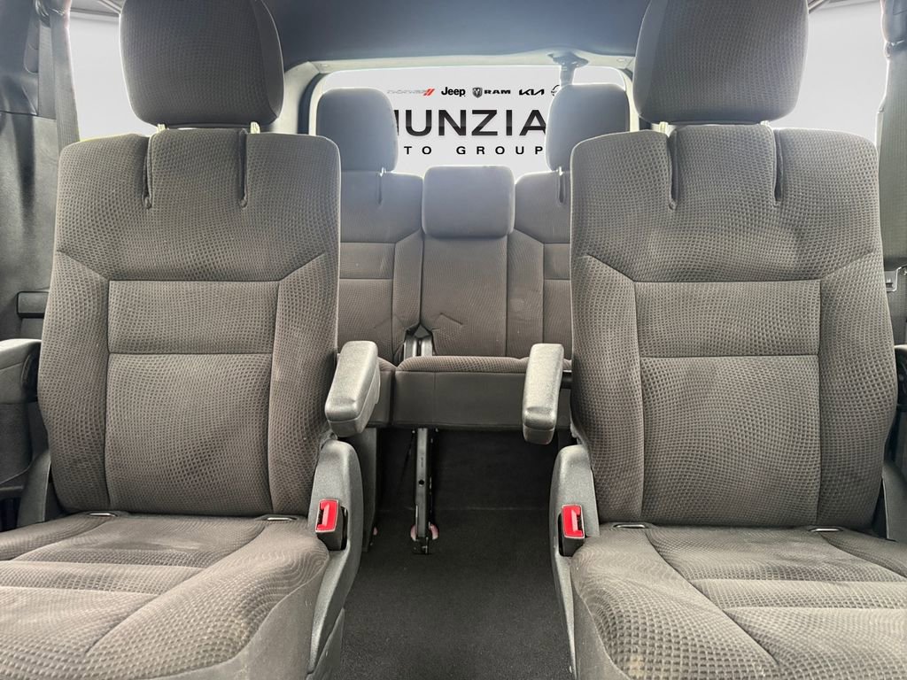 Used 2018 Dodge Grand Caravan SE FWD image 16